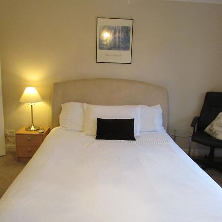 Bed and Breakfast Sleepneat à Ascot  Chambre photo