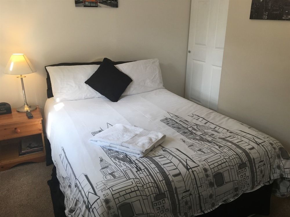 Bed and Breakfast Sleepneat à Ascot  Extérieur photo